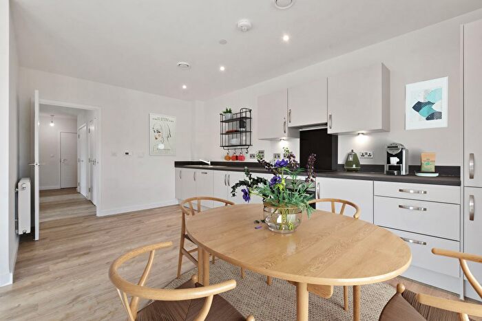 2 Bedroom Flat For Sale In Albert Road, Barnet, EN4