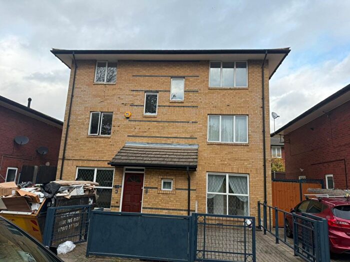 6 Bedroom Detached House To Rent In Covelees Wall, London, E6