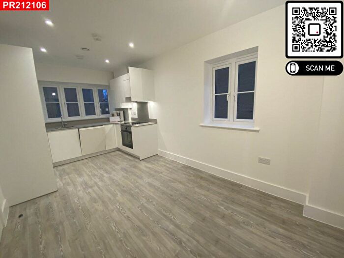 4 Bedroom House To Rent In Aylsham Road, Tadworth, – Bedrooms House, KT20