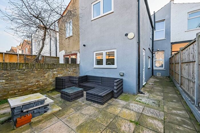4 Bedroom Terraced House To Rent In Bow Common Lane, Bow, London, E3