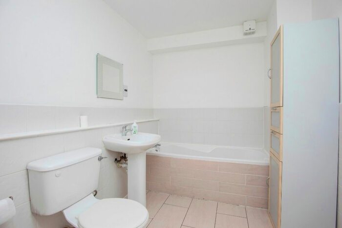 2 Bedroom Flat To Rent In Albert Street, Leith, Edinburgh EH7