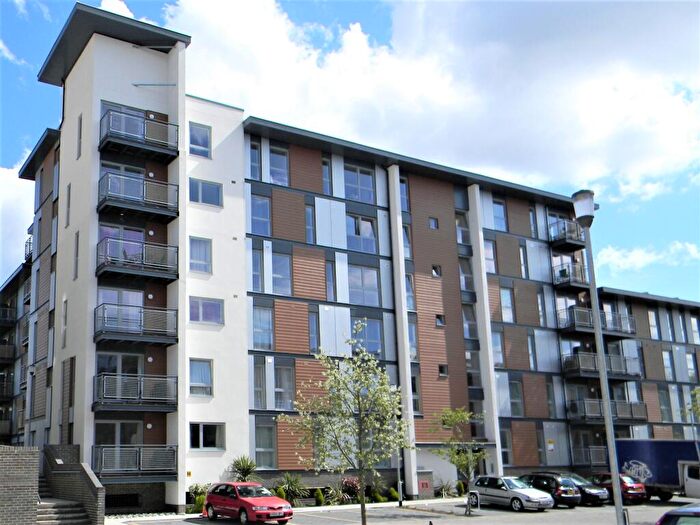 2 Bedroom Flat To Rent In Commonwealth Drive | Three Bridges | Crawley | | New Move Estate Agents, RH10