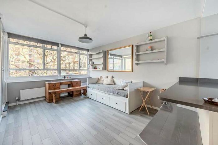 1 Bedroom Flat To Rent In Churchill Gardens, Pimlico, SW1V