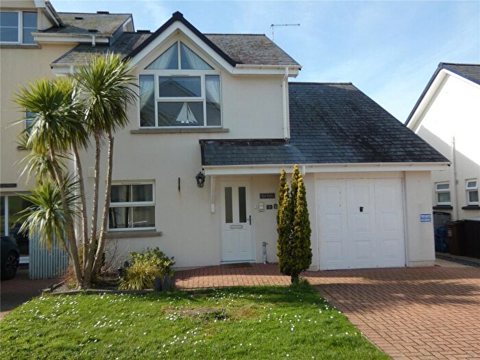 4 Bedroom End Of Terrace House For Sale In Ffordd Heulyn, Y Felinheli, Gwynedd, LL56