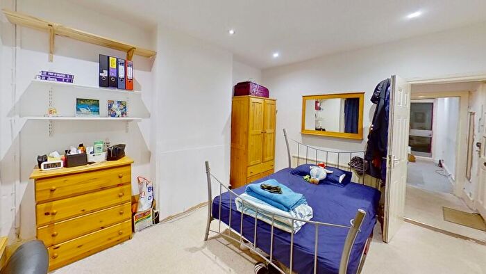 5 Bedroom Semi Detached House To Rent In Haydon Place, Guildford, GU1