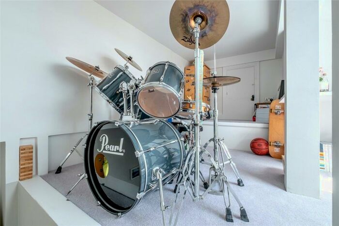 2 Bedroom Flat To Rent In Shooters Hill Road London, SE3