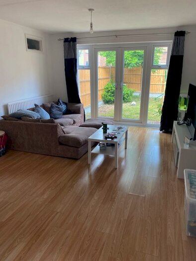 4 Bedroom Semi-Detached House To Rent In Endsleigh Gardens, Leamington Spa, Warwickshire, CV31