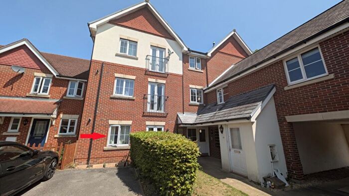 2 Bedroom Flat For Sale In Royal Drive, Bordon, Hampshire, GU35
