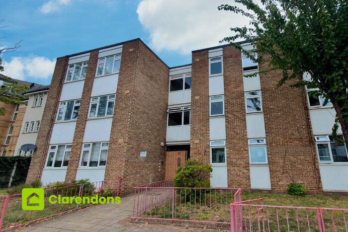 1 Bedroom Flat To Rent In Pakenham Close, London, SW12
