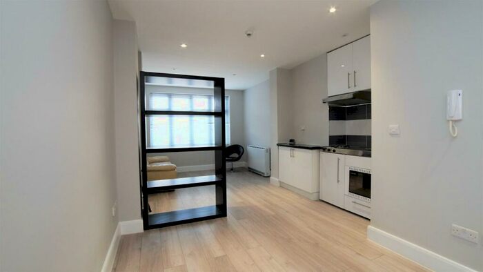 Studio To Rent In Audley Road, Hendon, NW4