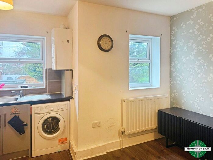 1 Bedroom Flat To Rent In Gordon Road, London, E18