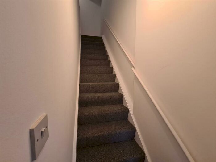 2 Bedroom Flat To Rent In Fountain Road, Birmingham, B17