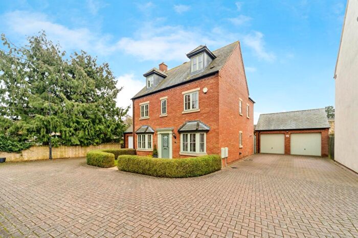 5 Bedroom Detached House For Sale In Bridge Walk, Deanshanger, Milton Keynes, MK19
