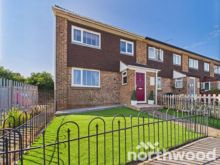 3 Bedroom End Of Terrace House For Sale In Towers View, Kennington, Ashford, TN24