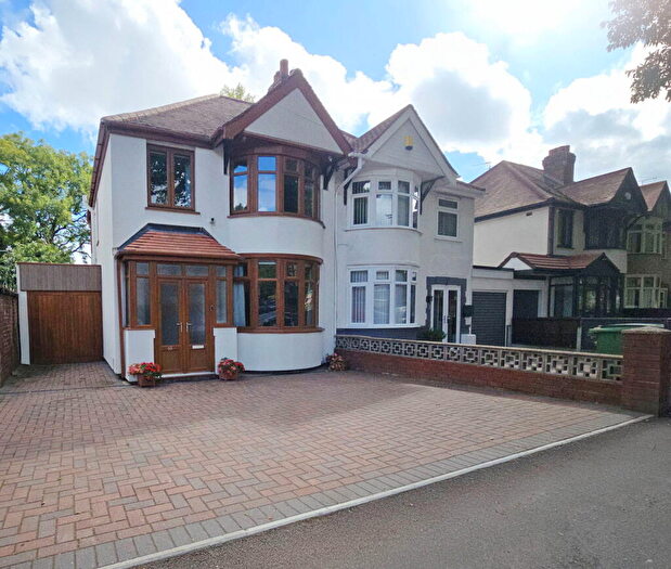 3 Bedroom Semi Detached House For Sale In Priory Road, Dudley, DY1