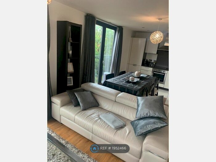 2 Bedroom Flat To Rent In Fairmount House, London, SE16