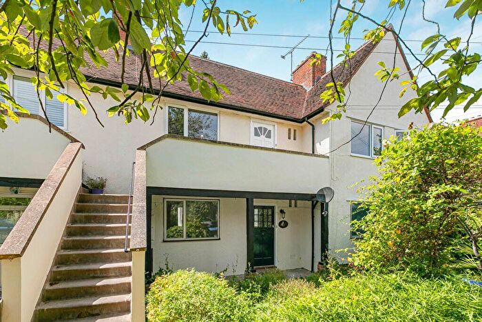2 Bedroom Maisonette For Sale In West Byfleet, Surrey, KT14