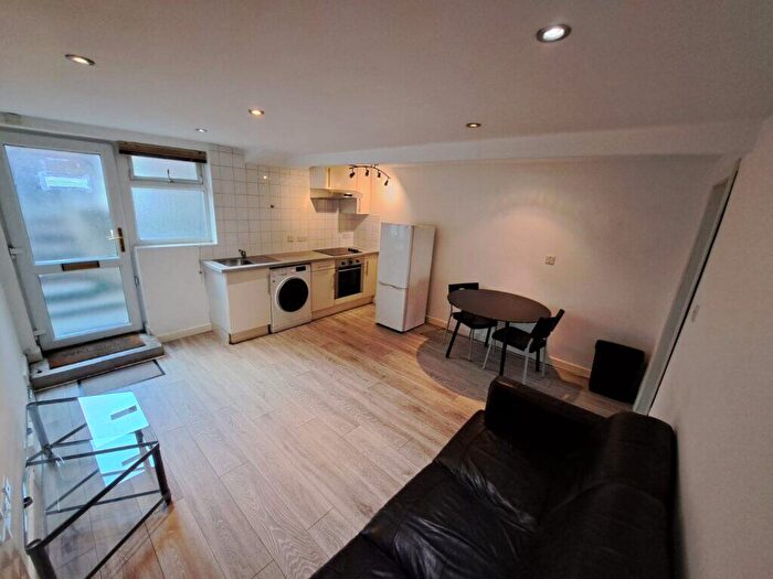 1 Bedroom Flat To Rent In Flat, Brudenell Road, Hyde Park, Leeds, LS6