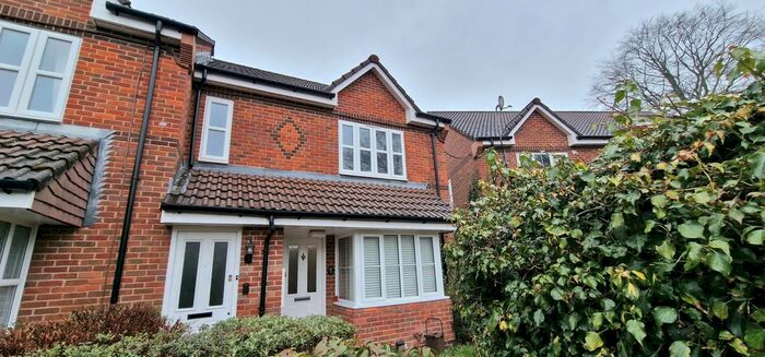 2 Bedroom Flat To Rent In Leaford Crescent, Watford, WD24