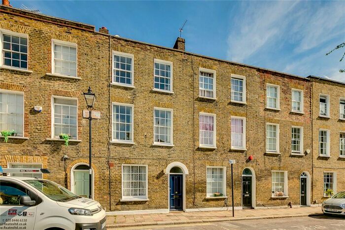 3 Bedroom House To Rent In Moon Street, Angel, N1