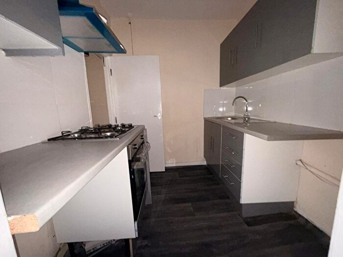 2 Bedroom Flat To Rent In Sevenkings, Ilford, IG3