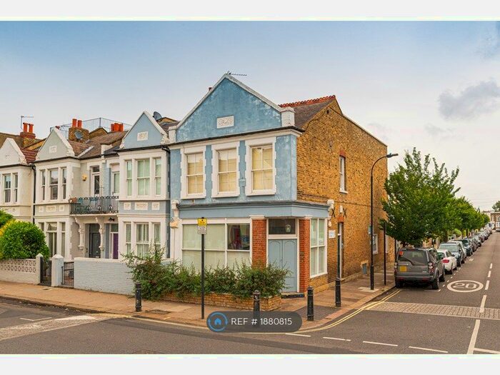 2 Bedroom Flat To Rent In Munster Road, London, SW6
