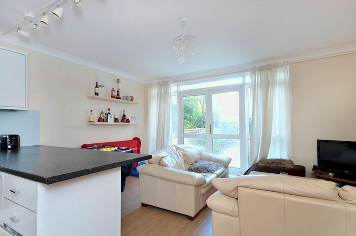 4 Bedroom Maisonette To Rent In Weymouth Terrace, Hackney, London, E2