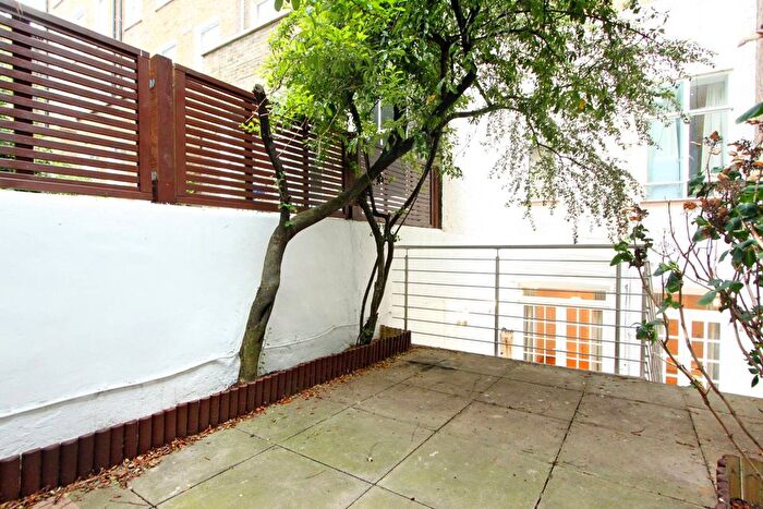 2 Bedroom Flat To Rent In Templeton Place, Earls Court, London, SW5