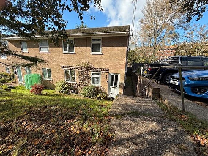 2 Bedroom Flat For Sale In Brackendale, Hastings, TN35