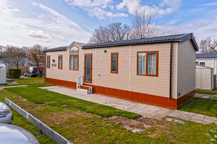2 Bedroom Mobile/park Home For Sale In Bramlands Lane, Woodmancote, Henfield, BN5