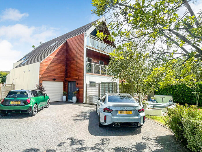 4 Bedroom Detached House For Sale In Hobb Lane, Hedge End, SO30