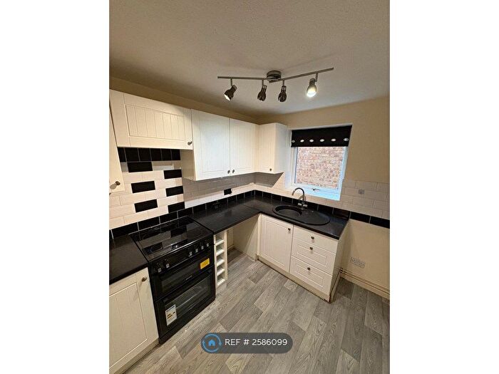 2 Bedroom Flat To Rent In Woodston, Peterborough, PE2