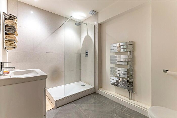 4 Bedroom Detached House For Sale In Grove End Road, Farnham, Surrey, GU9