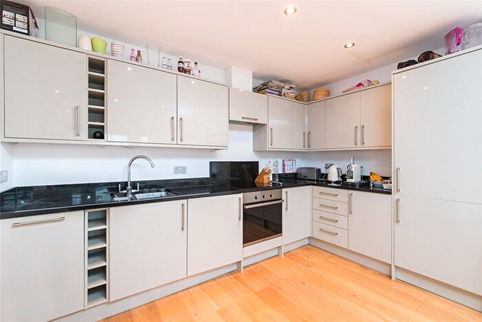 2 Bedroom Flat To Rent In Uxbridge Road, Kingston Upon Thames, Surrey, KT1