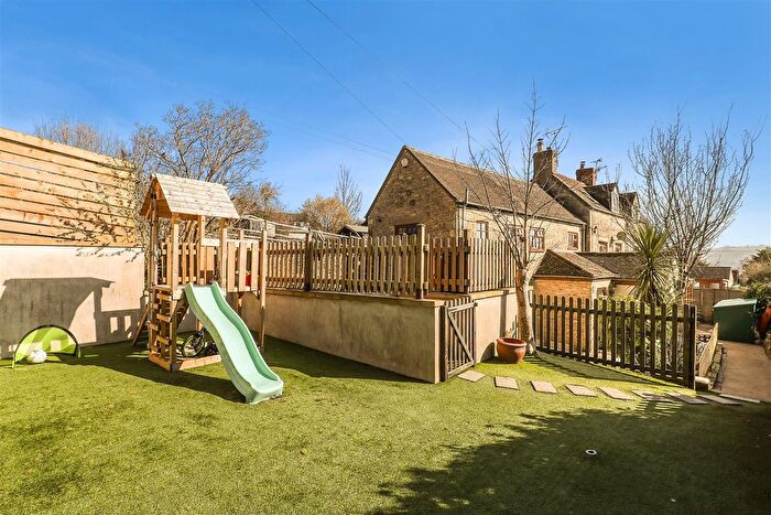 5 Bedroom Semi-Detached House For Sale In Randalls Green, Chalford Hill, GL6