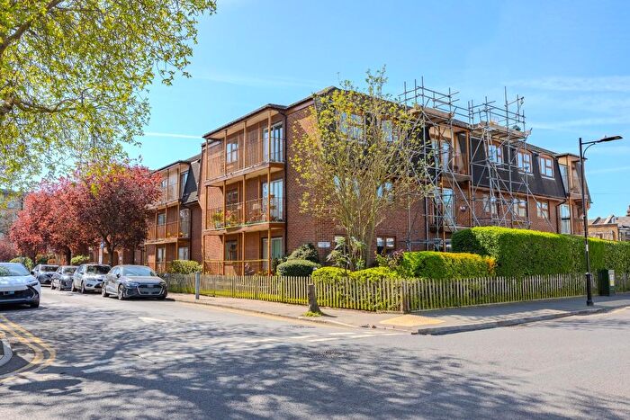 1 Bedroom Property For Sale In Chalkwell Park Drive, Leigh-On-Sea, SS9