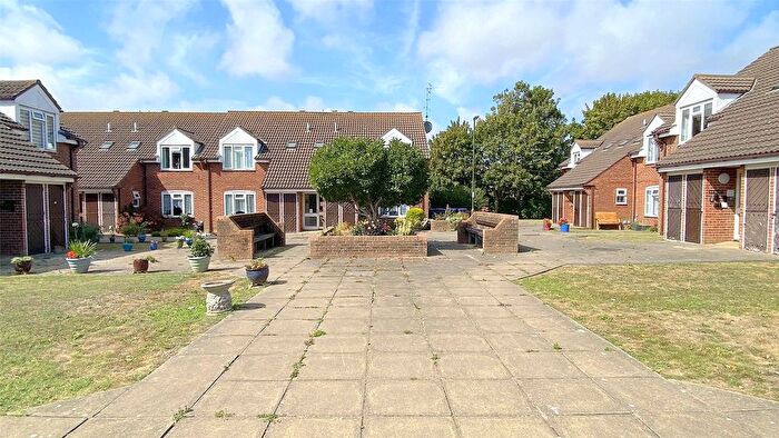 1 Bedroom Flat For Sale In Courtfields, Elm Grove, Lancing, West Sussex, BN15