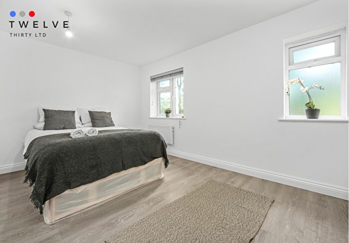 Studio To Rent In Kings Road, London, SE25