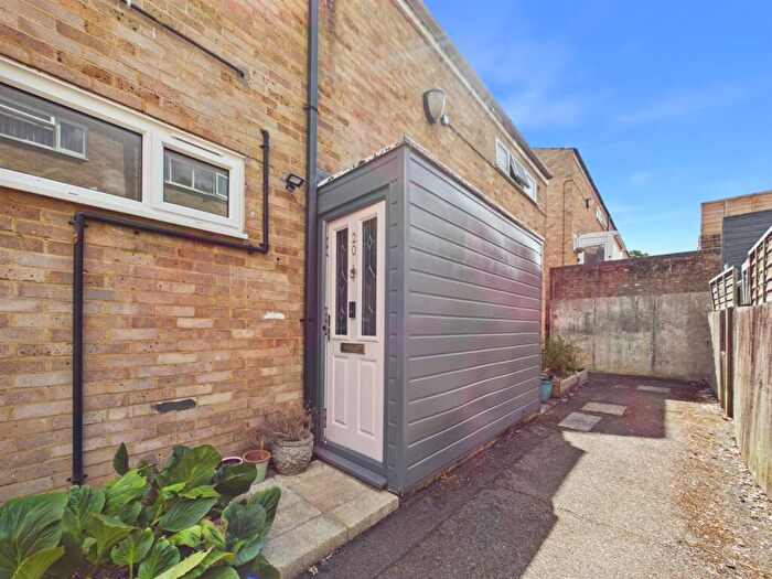 2 Bedroom Terraced House For Sale In Birchfield Close, Coulsdon, CR5