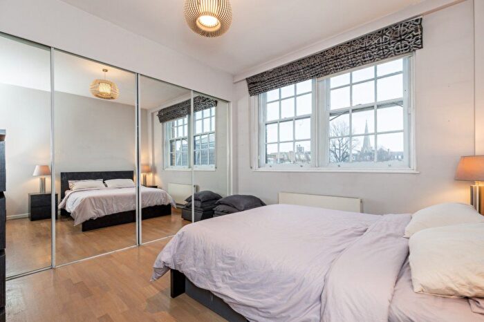 2 Bedroom Flat For Sale In Coleherne Road, Chelsea, London, SW10