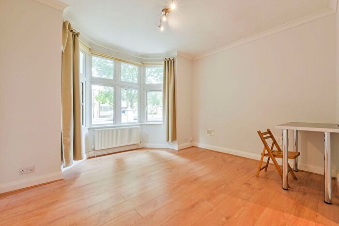 1 Bedroom Flat To Rent In , Boston Manor, Brentford, TW8