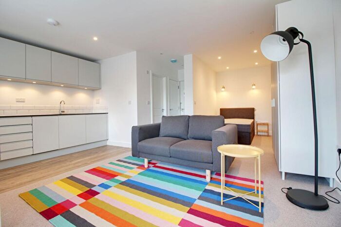 Studio To Rent In Queens Road, Reading, RG1