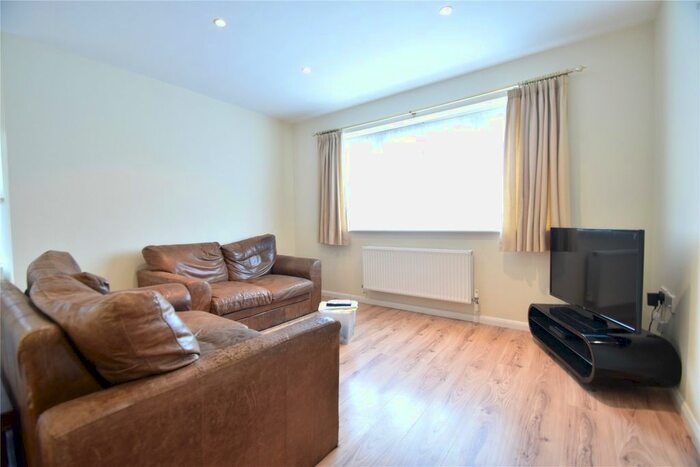 1 Bedroom Bungalow To Rent In Forlease Road, Maidenhead, Berkshire SL6