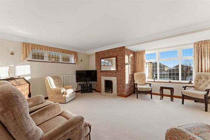 3 Bedroom Detached Bungalow For Sale In East Avenue, Kettering, NN15