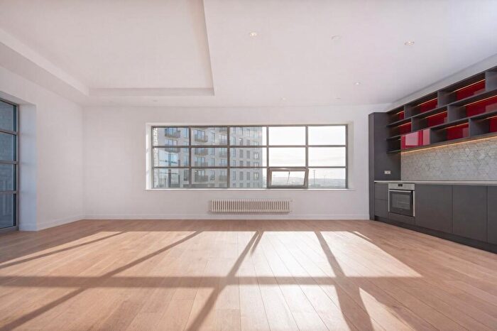 2 Bedroom Apartment For Sale In Hope Street, London, E14