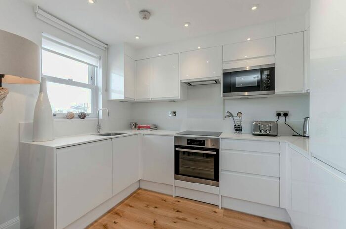 1 Bedroom Flat To Rent In Bloomsbury Place, Wandsworth Town, London, SW18