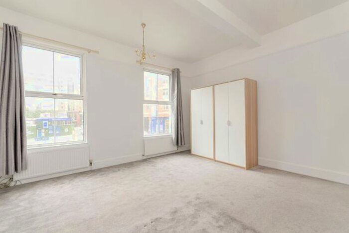 2 Bedroom Maisonette To Rent In Fulham Road, Moore Park Estate, London, SW6