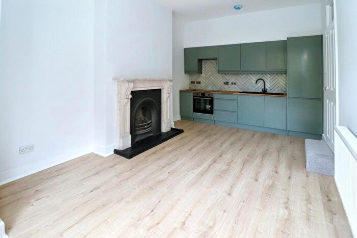 2 Bedroom Apartment To Rent In Hillmarton Road, Holloway, London, N7