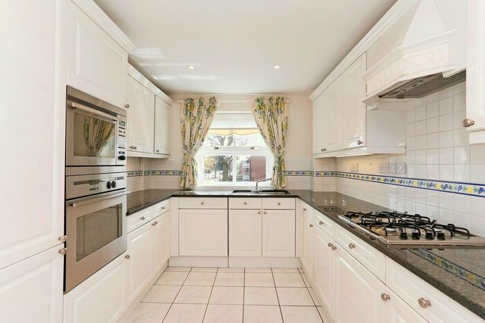 2 Bedroom Flat To Rent In Marsh Lane, Stanmore HA7