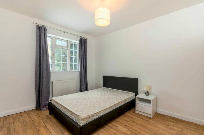 2 Bedroom Flat To Rent In Southfield Road, Chiswick, London, W4
